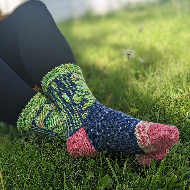 Frog Lilies Socks
