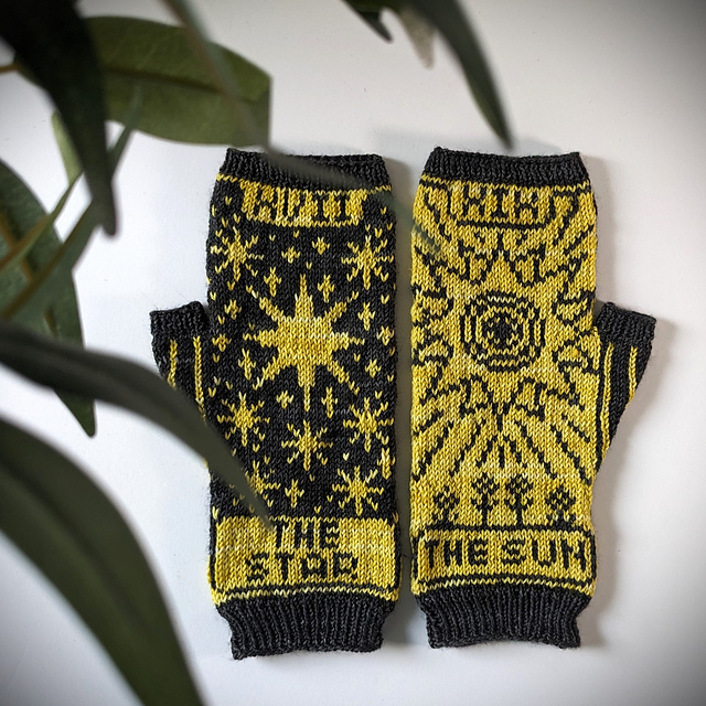Daily Tarot Mitts