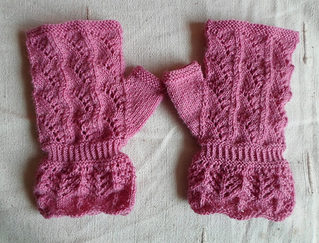"Rose-Rose" Mittens