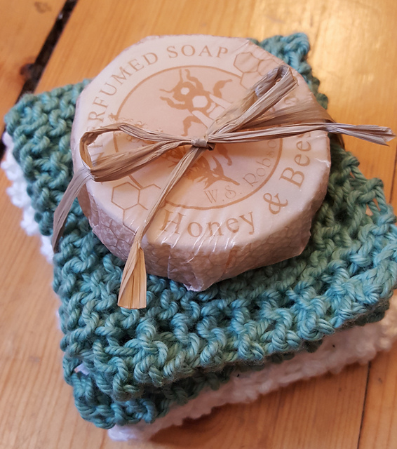 Knitted Washcloth: Dole Valley Style