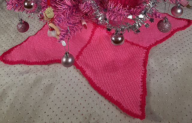 Star-Shaped Christmas Tree Skirt