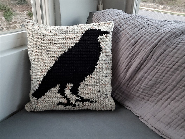 Ravelry: Crow Throw Pillow pattern by Steph Metal