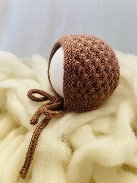 Knotted Bonnet