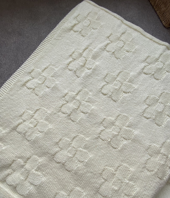 Daisy Flower Knit Blanket