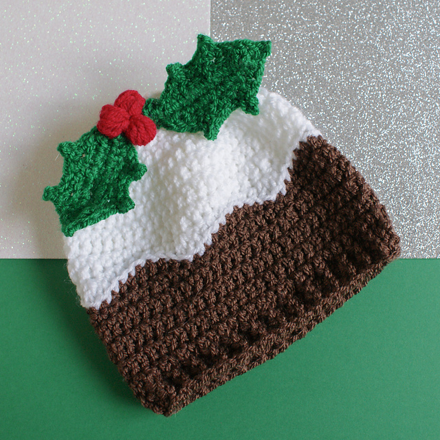 Ravelry Christmas Pudding & Holly Hat pattern by Dora Does