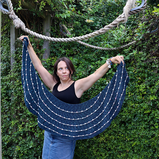 Ravelry Festoon Shawl pattern by Dora Does