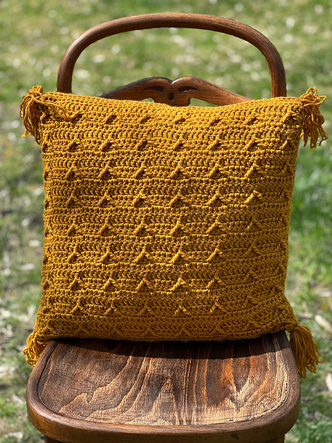 Tassel Peaks Pillow Cover