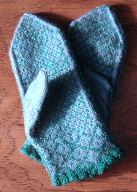 35 x 35 Black Snowflake mitten chart