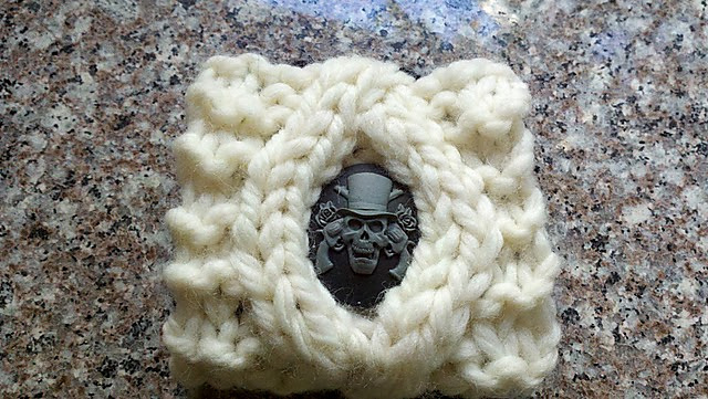 Chunky Cable Wrist Cuff