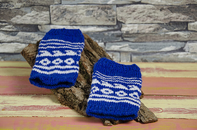 Strickstulpen mit Wellenmuster
