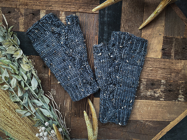 Dark Winter Mitts