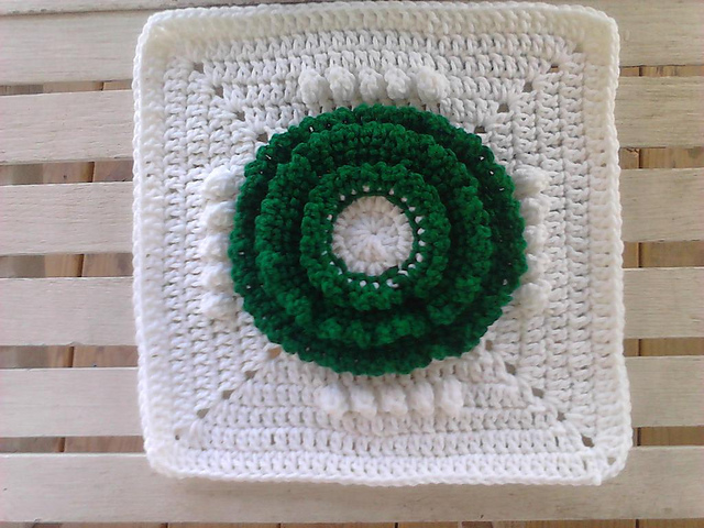 Flower Wreath 12" Square