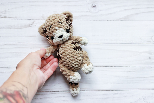 Plush kitten toy