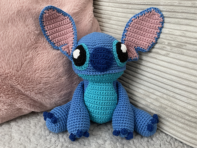 Ravelry: Blue alien pattern by Andrea Hamann