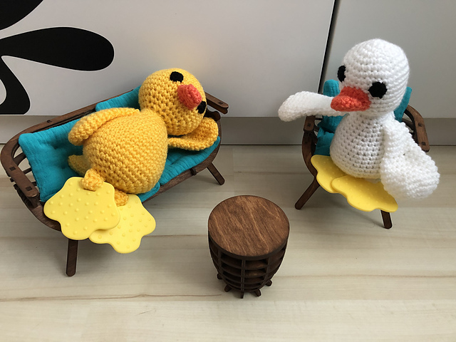 Duck with bite feet