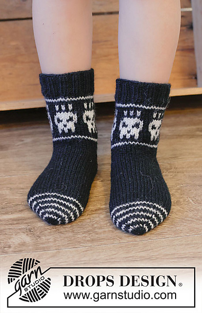 48-21 Skeleton Steps Socks