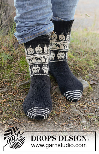 251-18 Boo-tiful Feet