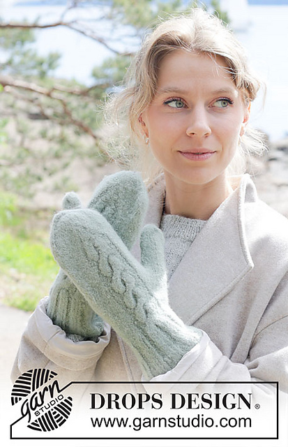 253-37 Winter Whisper Mittens