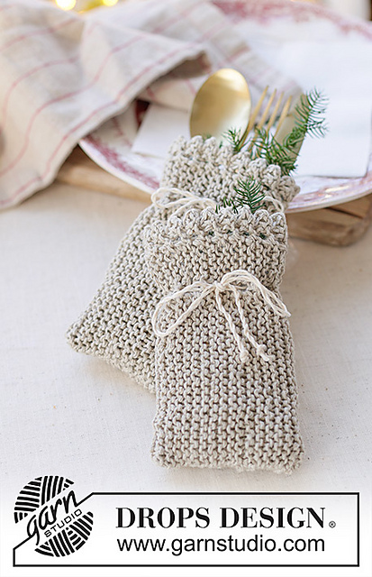 0-1634 Santa's Silverware Bags