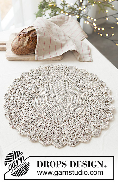 0-1635 Snowflake Lace Doily