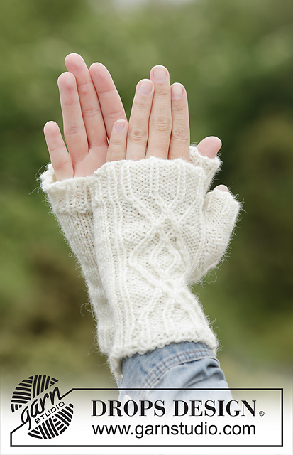 172-27 Tram Lines Wrist Warmers