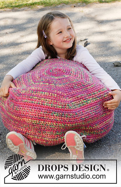 s23-35 Candy Pouf