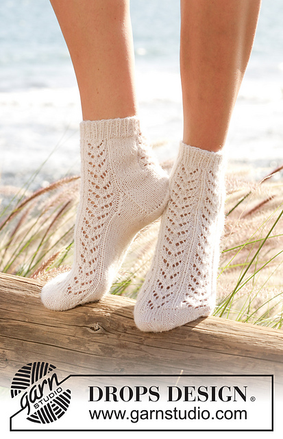 100-18 Socks with pattern