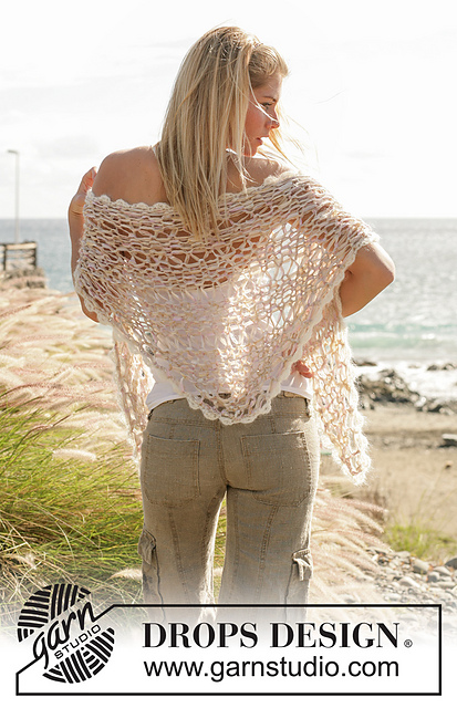100-25 Loosely shawl with a lace pattern