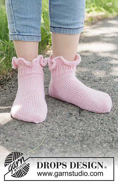 49-27 Petal Whisper Socks
