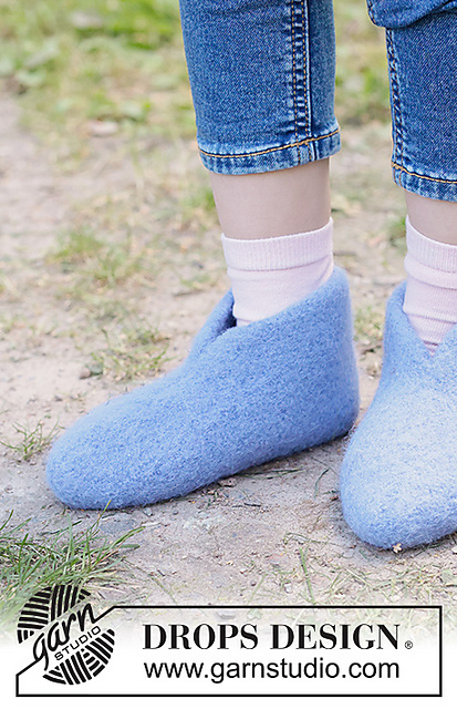 49-32  Blueberry Toes Slippers