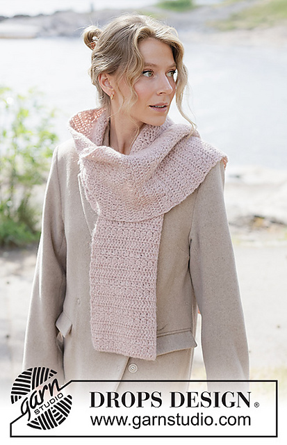 261-19 Sugarplum Snuggle Scarf