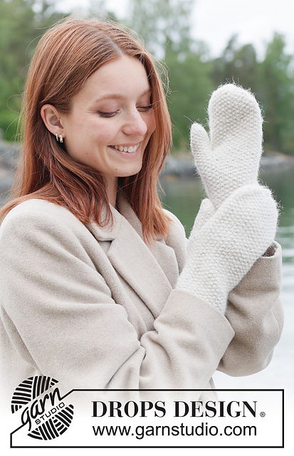 261-10  Blizzard Bloom Mittens