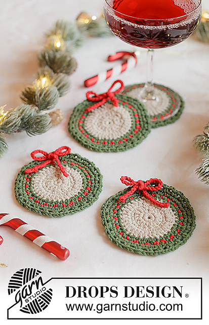 0-1677 Holiday Wreath Coasters