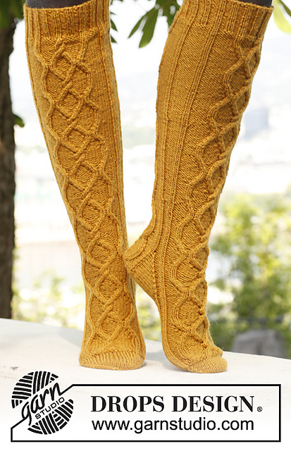 143-8 Golden Socks