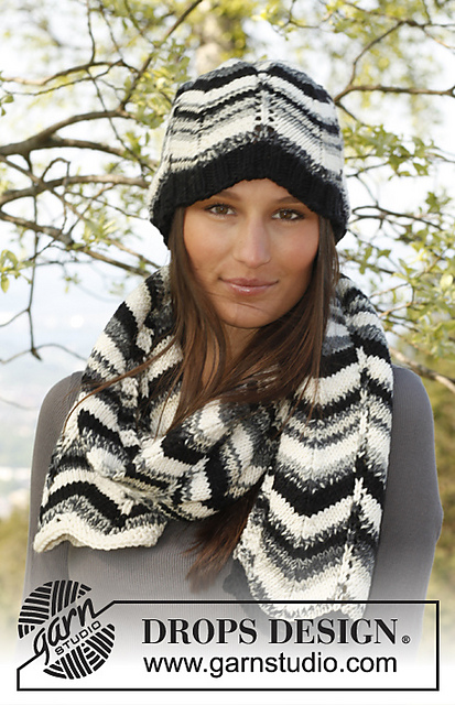 140-32 Salt and Pepper Set - Hat and scarf