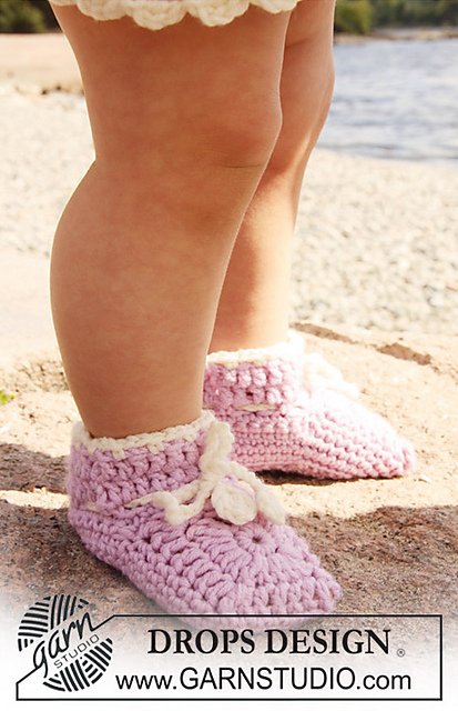 b20-18 Crochet slippers