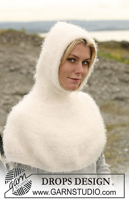 108-49 Shoulder warmer with hood in moss st