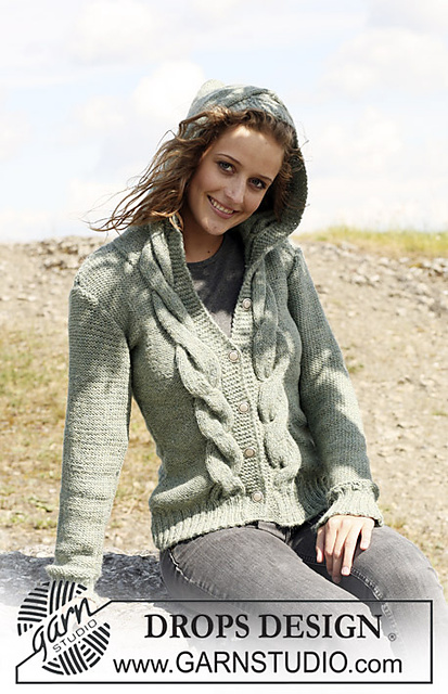 109-54 Jacket with cables and hood