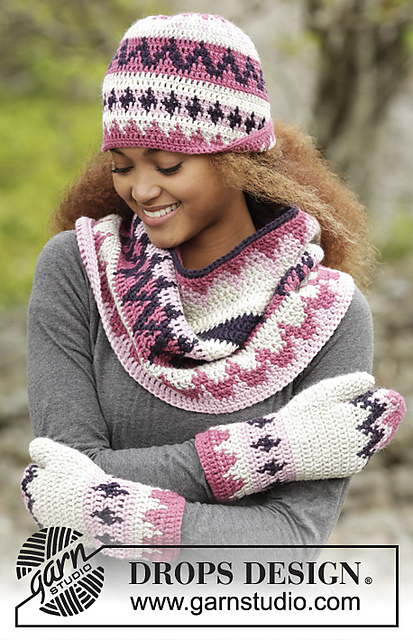 172-9 Pink Maze Neck Warmer