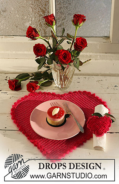 0-533 Valentine heart-shaped table mat