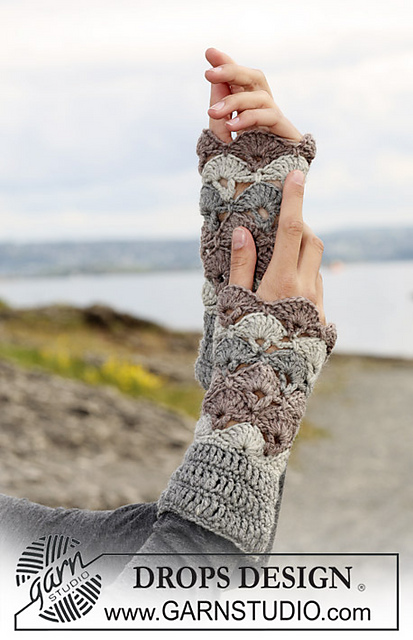 108-25 Winter Fanfare Wrist Warmers