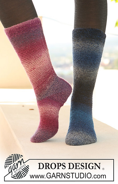 0-706 Socks knitted back and forth in garter st.