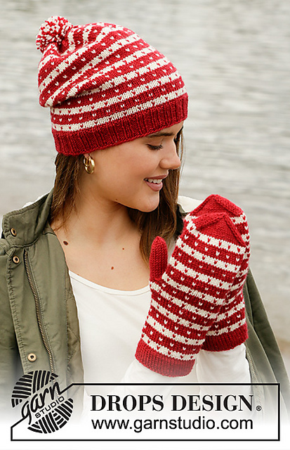 204-19 b Candy Cane Lane Set, Mittens