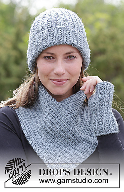 182-17 c Warm Snap Wrist Warmers