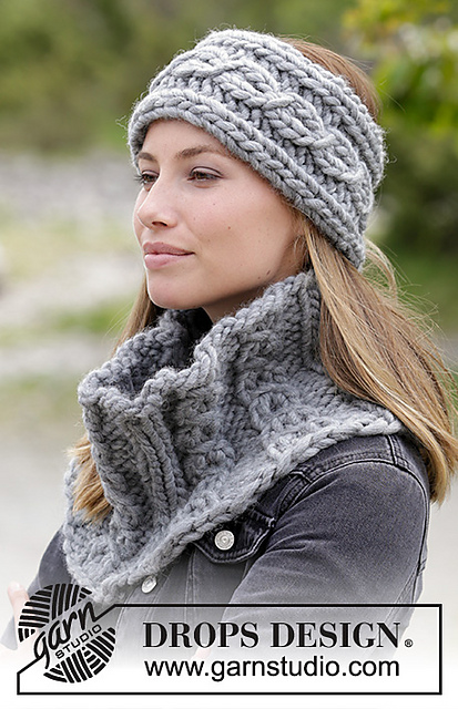 182-36 a Crowning Cables Neck Warmer