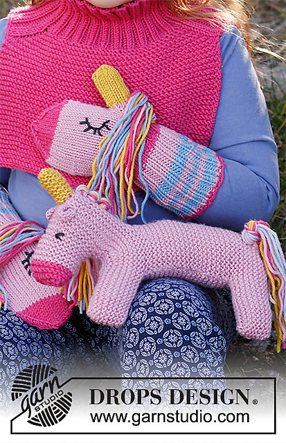 s37-17 Rainbow Unicorn Mittens