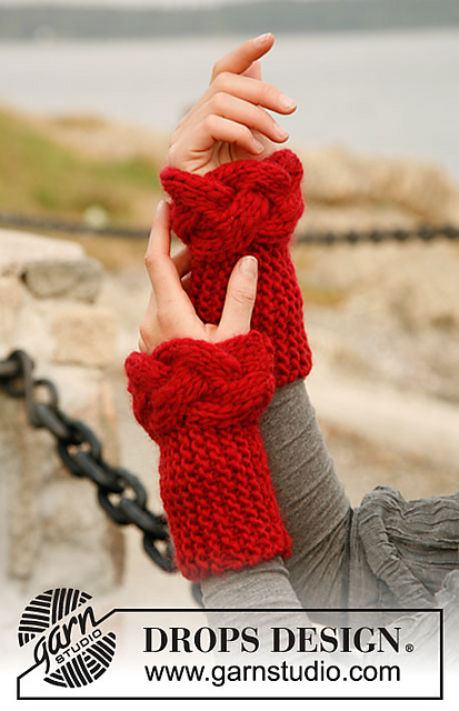 131-48 Rosebud Wrist warmers