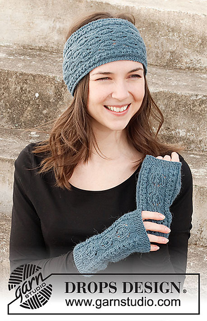 214-37 b Fish Fables, Wrist Warmers