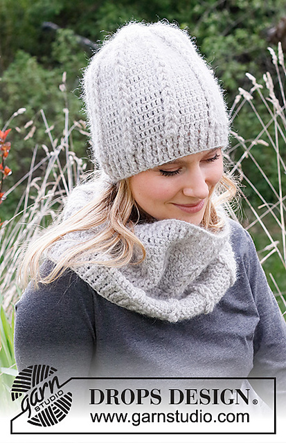 214-45 b Whispering Wind Neck Warmer