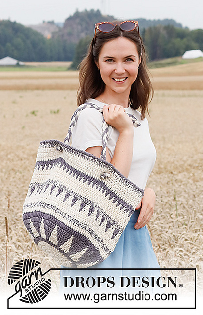 220-25 Compass Tote